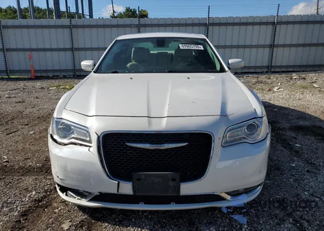 2015 Chrysler 300 Limited z USA, uszkodzony, nr VIN 2C3CCAAG1FH849293